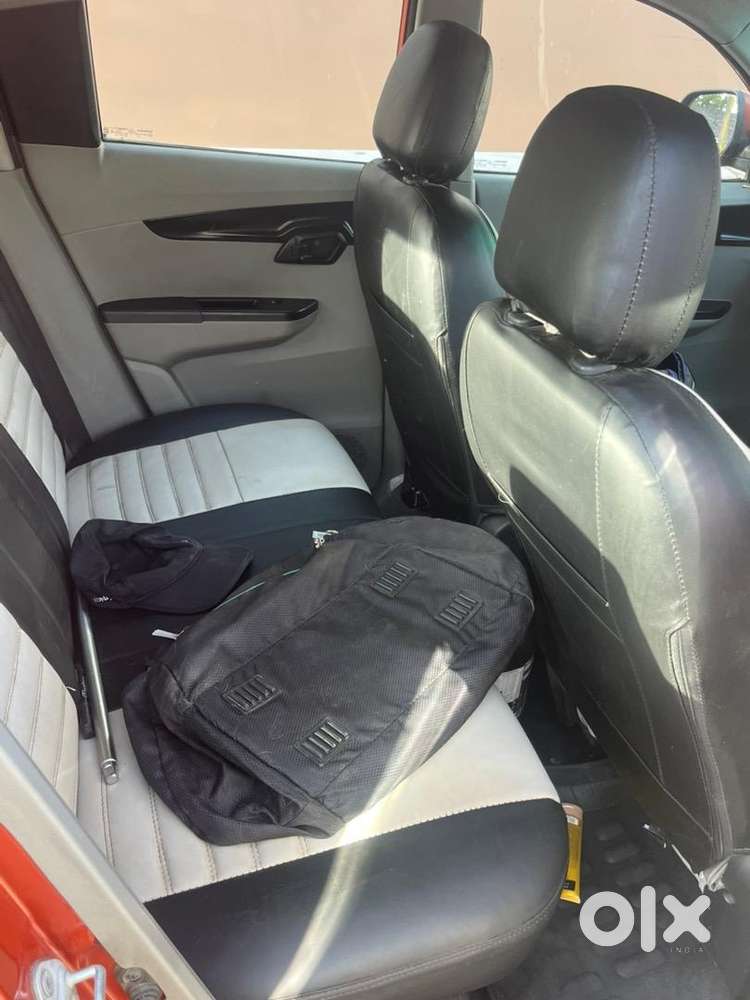 Mahindra Kuv 100