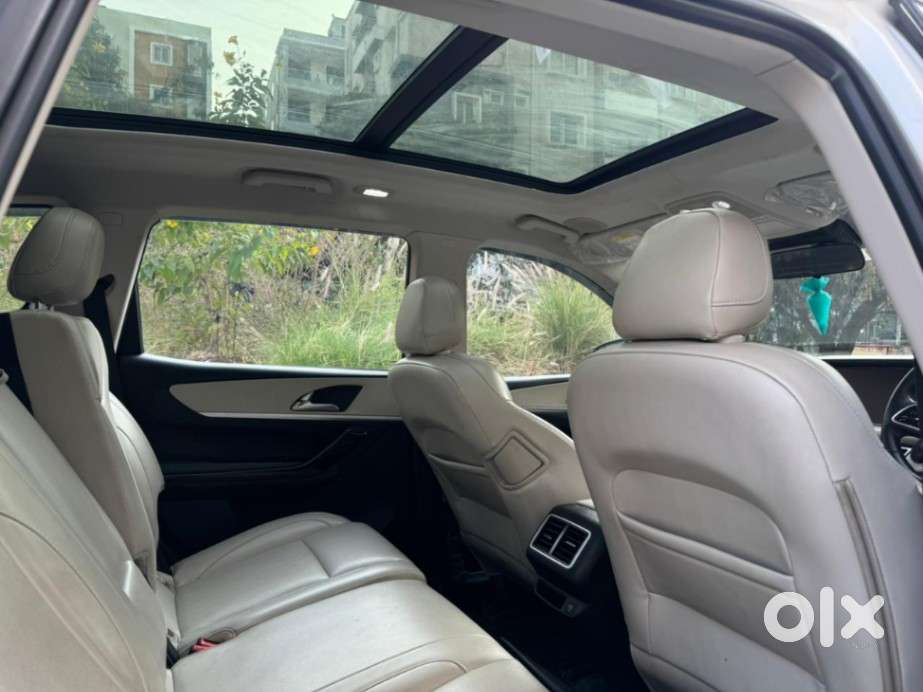 Mahindra Xuv700 2.2 Ax 7 Diesel At Luxury Pack Str Awd, 2022, Diesel