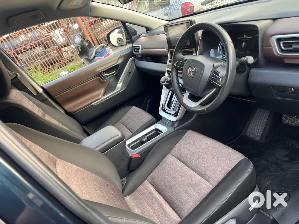 Toyota Innova Hycross 2.0 Vx Hybrid 8 Str, 2024, Cng & Hybrids