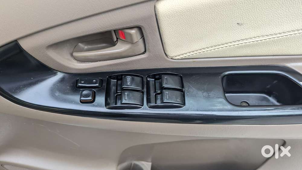 Toyota Innova 2.5 G (diesel) 8 Seater Bs Iv, 2015, Diesel