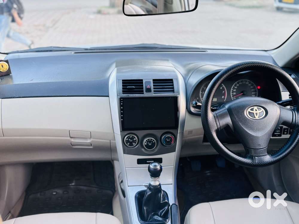 Toyota Corolla Altis 1.8 J, 2012, Petrol