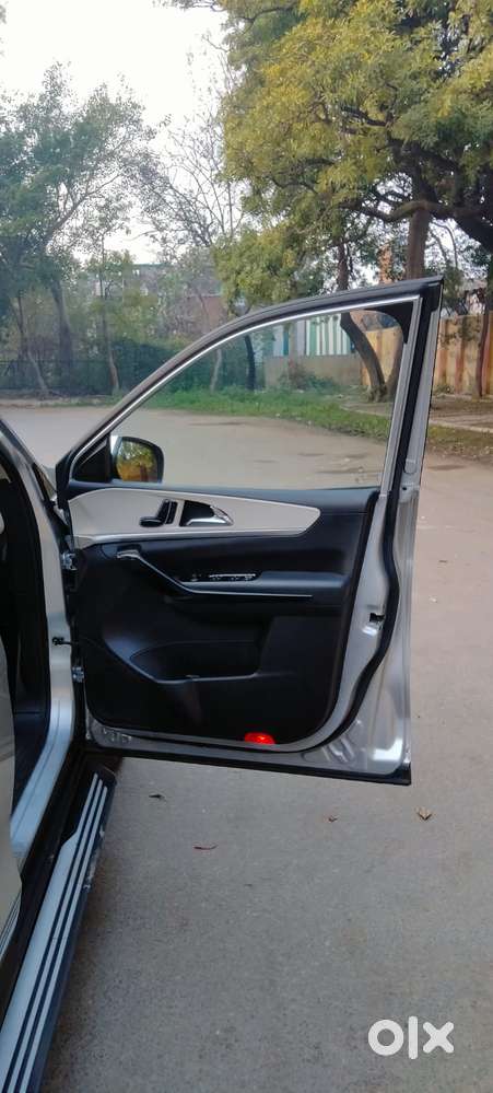 Mahindra Xuv700 2.2 Ax 7 Diesel At Str, 2022, Diesel