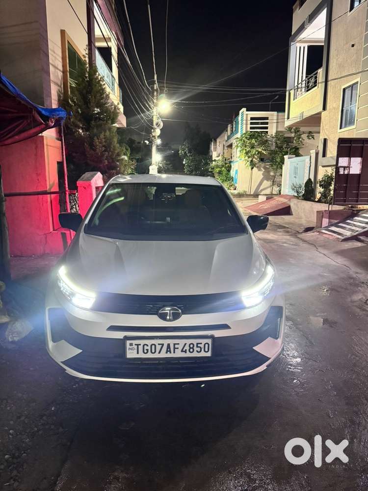 Tata Altroz Petrol 2025