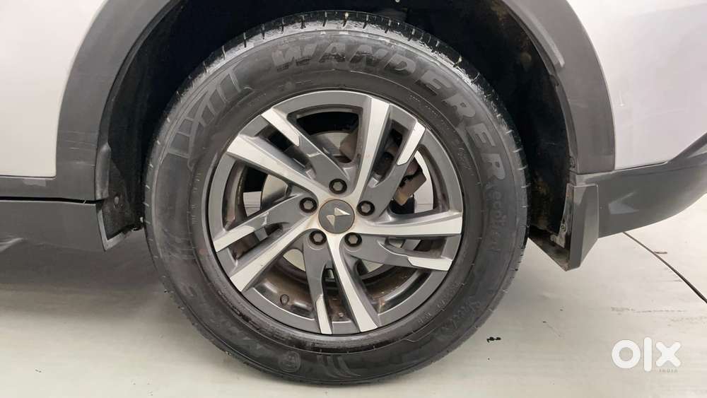 Mahindra Xuv700 2.2 Ax 5 Diesel At 7 Str, 2022, Diesel