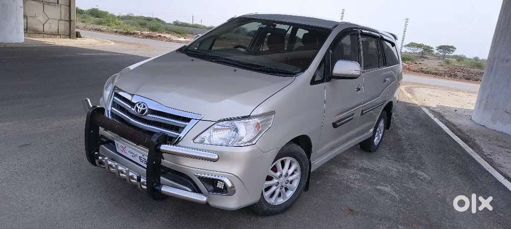 Toyota Innova 2.5 V 2013 Ending 14 Registration
