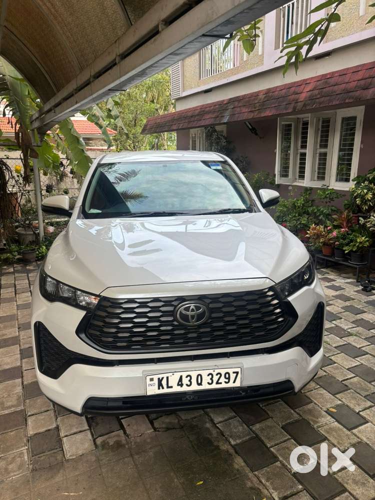Bank Manger Owned  Innova Hycross At Cochin 68000 Thousand