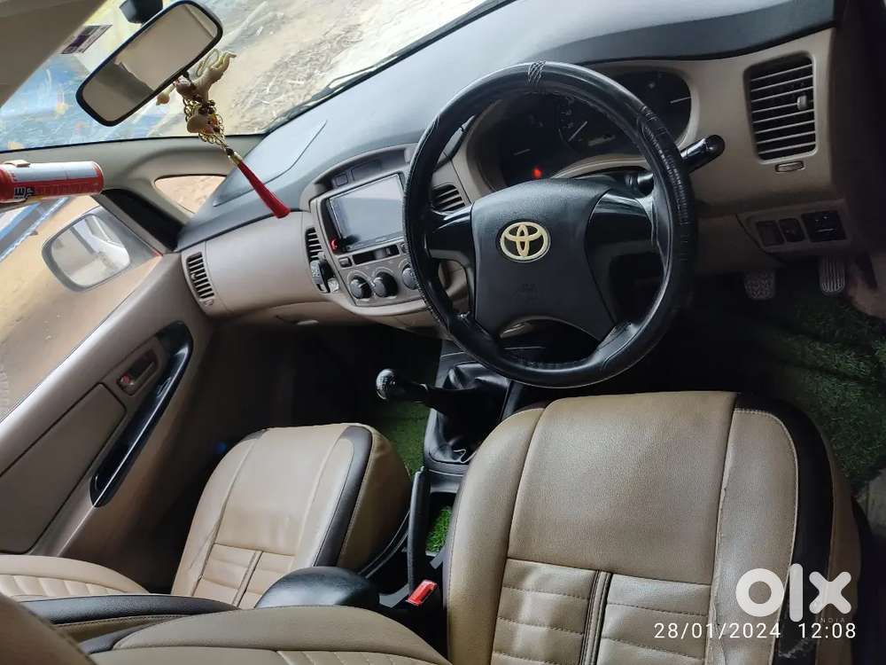 Toyota Innova 2016 Diesel 140000 Km Driven