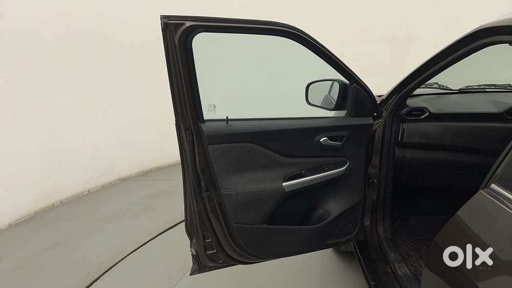 Nissan Magnite 1.0 Xv Premium, 2021, Petrol