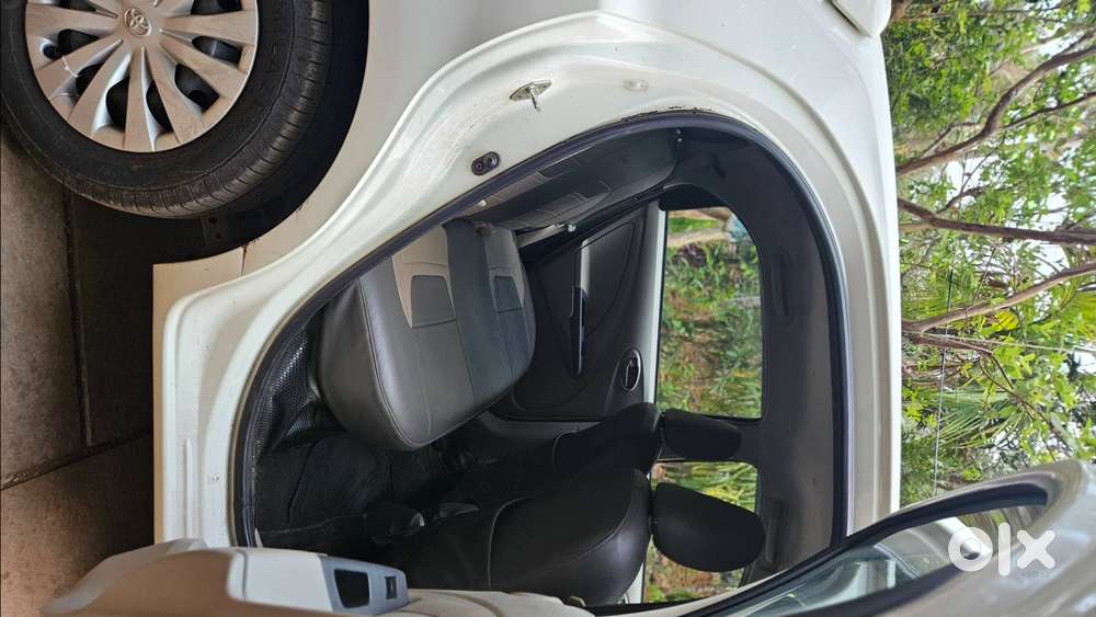 White Colour ,2 Airbags,pioneer Music System