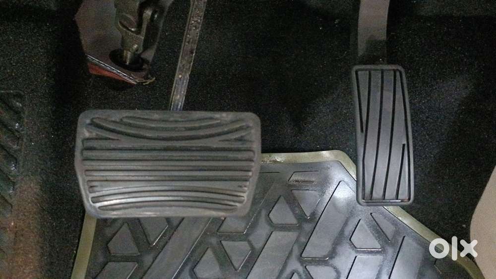 Mahindra Xuv300 1.2 W8 (o) Amt Petrol, 2022, Petrol