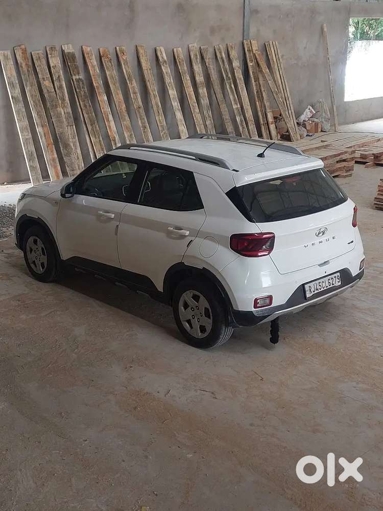 Hyundai Venue 2020 Last, New Tyre, New Insurence Diesel Manual