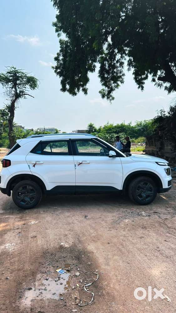 Hyundai Venue Petrol Manual 2024