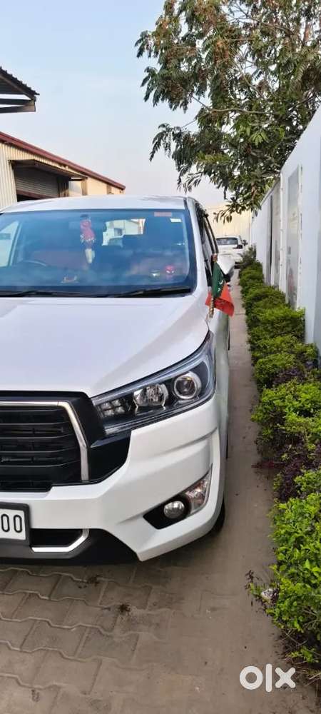Toyota Innova Crysta 2.4 2025