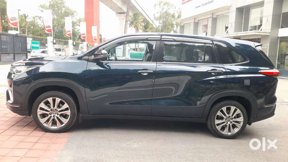 Toyota Innova Hycross 2.0 Zx (o) Hybrid 7 Str, 2023