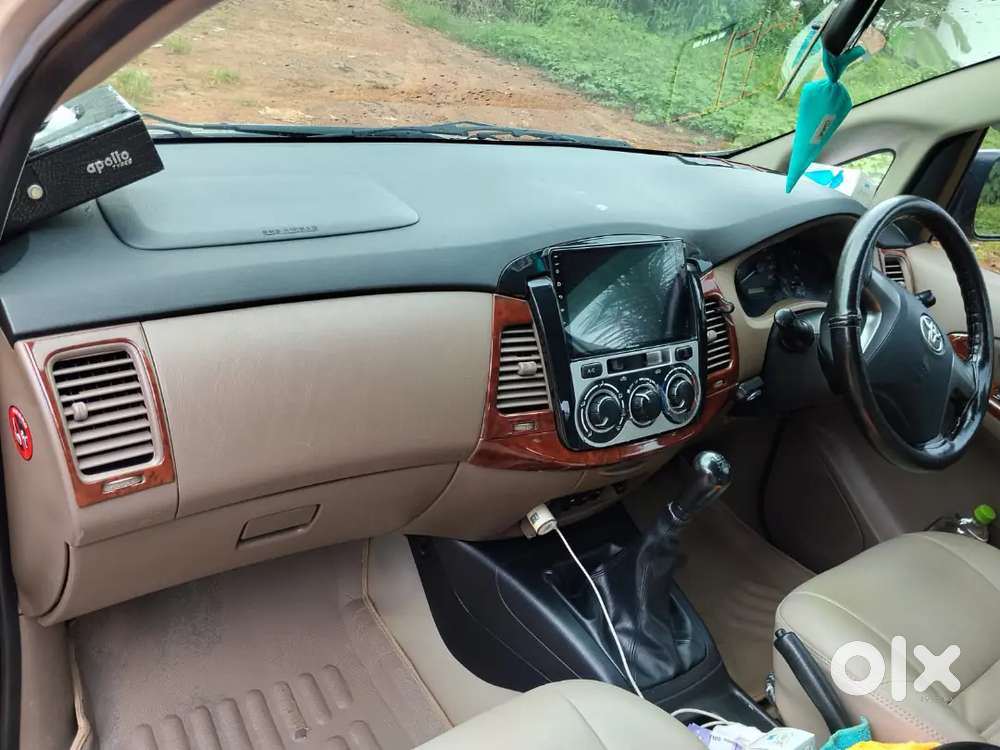 Toyota Innova 2015 Diesel 98500 Km Driven,original Kerala