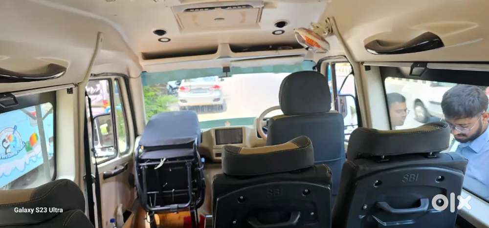 Force Moters Tempo Traveller 17 Seat