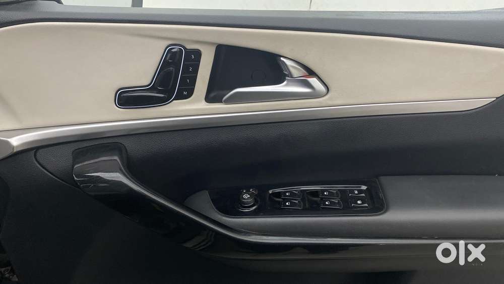 Mahindra Xuv700 2.2 Ax 7 Diesel At Luxury Pack Str, 2022, Diesel