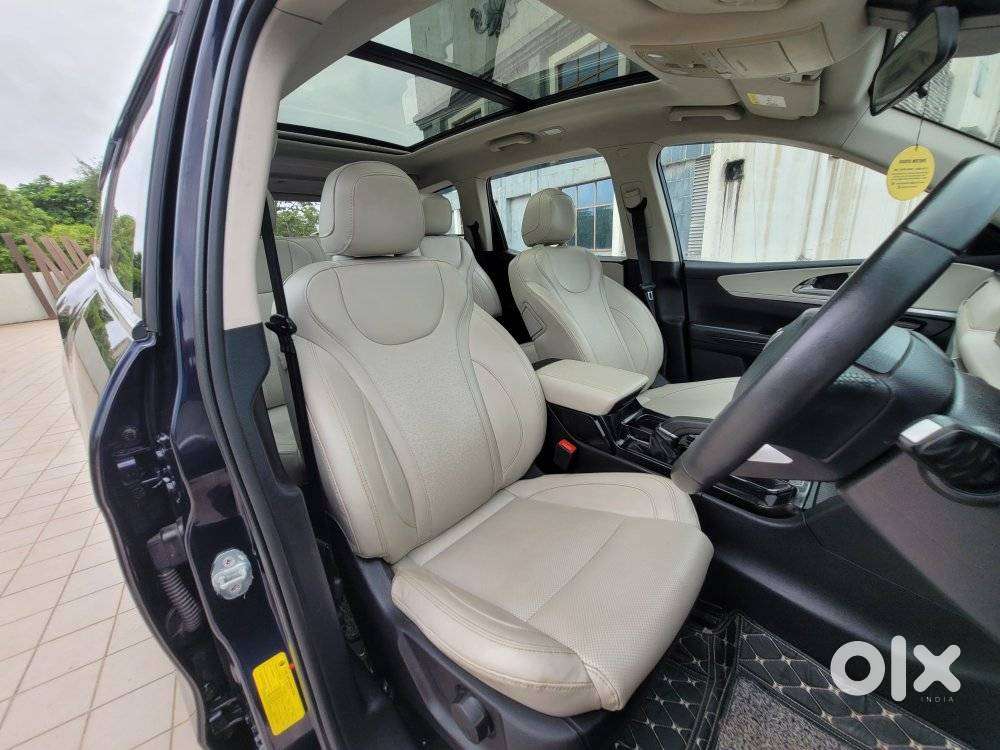 Mahindra Xuv700 2.0 Ax 7 Petrol At Str, 2023, Petrol