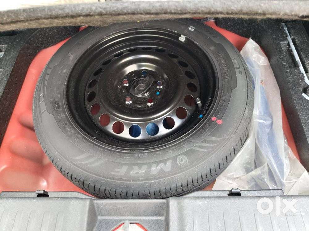 Maruti Suzuki Brezza 1.5 Lxi Smart Hybrid, 2024, Petrol