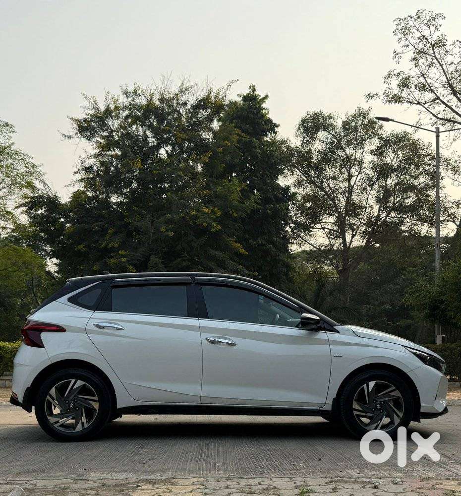 Hyundai I20 Asta (o) 1.2 Ivt Dual Tone, 2022, Petrol