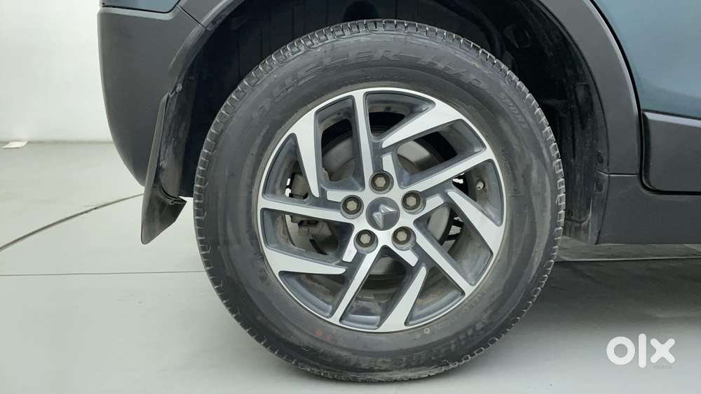 Mahindra Xuv300 W8 (o) 1.5 Diesel Amt, 2023, Diesel