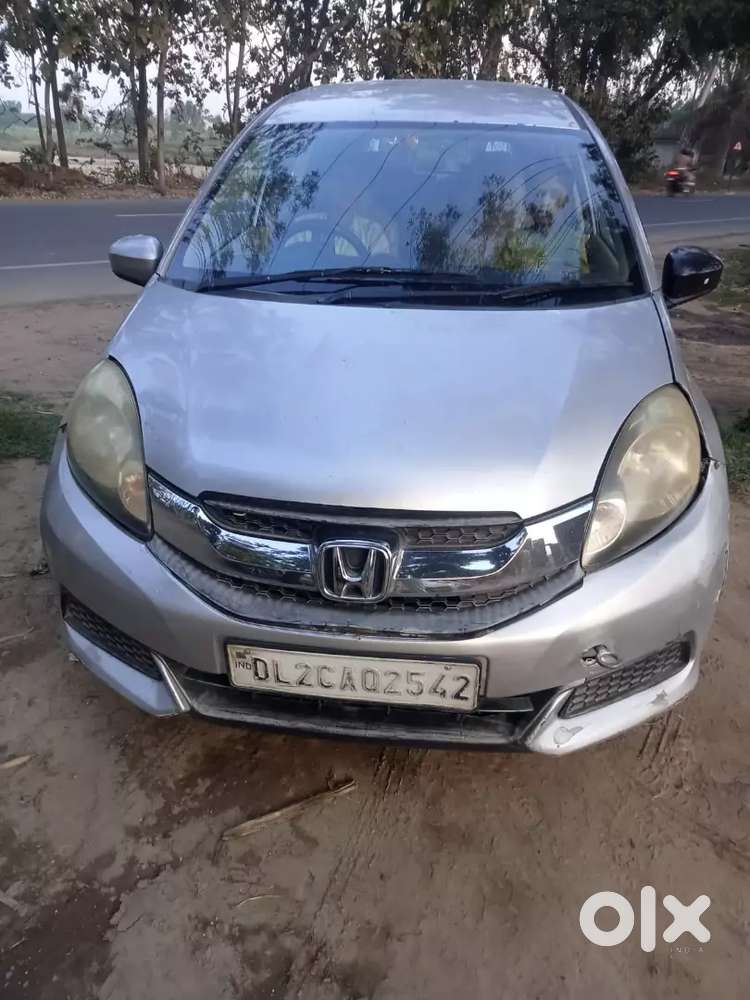 गाड़ी होढामोबिलो कार अमरोहा के पास है गाड़ी के