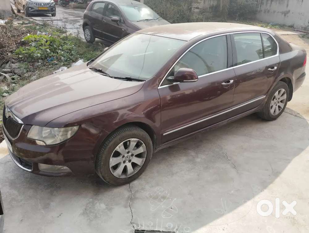 Skoda Superb Elegance 2.0 Tdi At2012 Diesel 135000 Km Driven