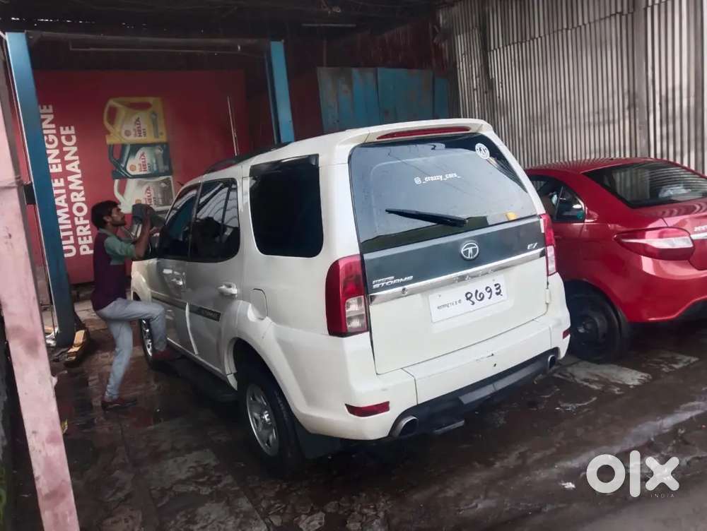 Tata Safari Storme 2014