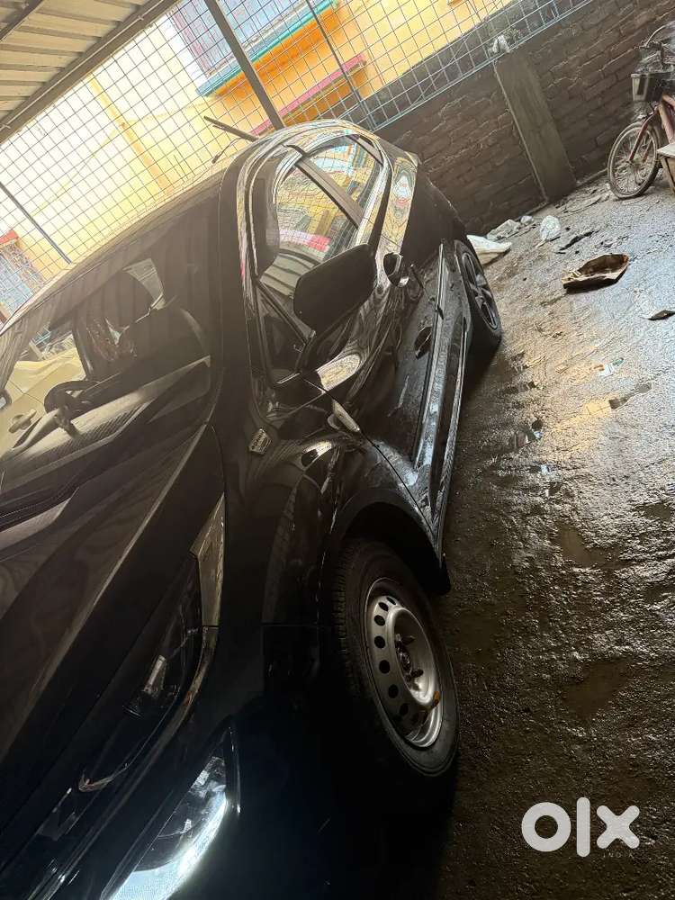 Tata Altroz Dark Petrol 2023