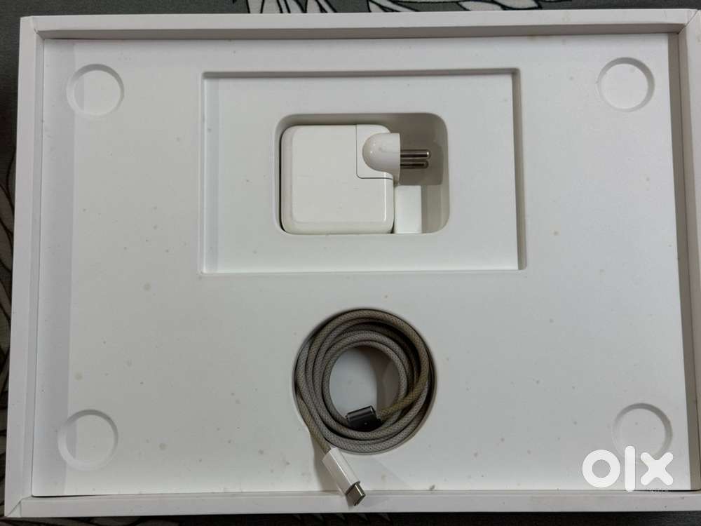 Apple MacBook Air M2 8GB/256GB 13 inch Excellent Condition