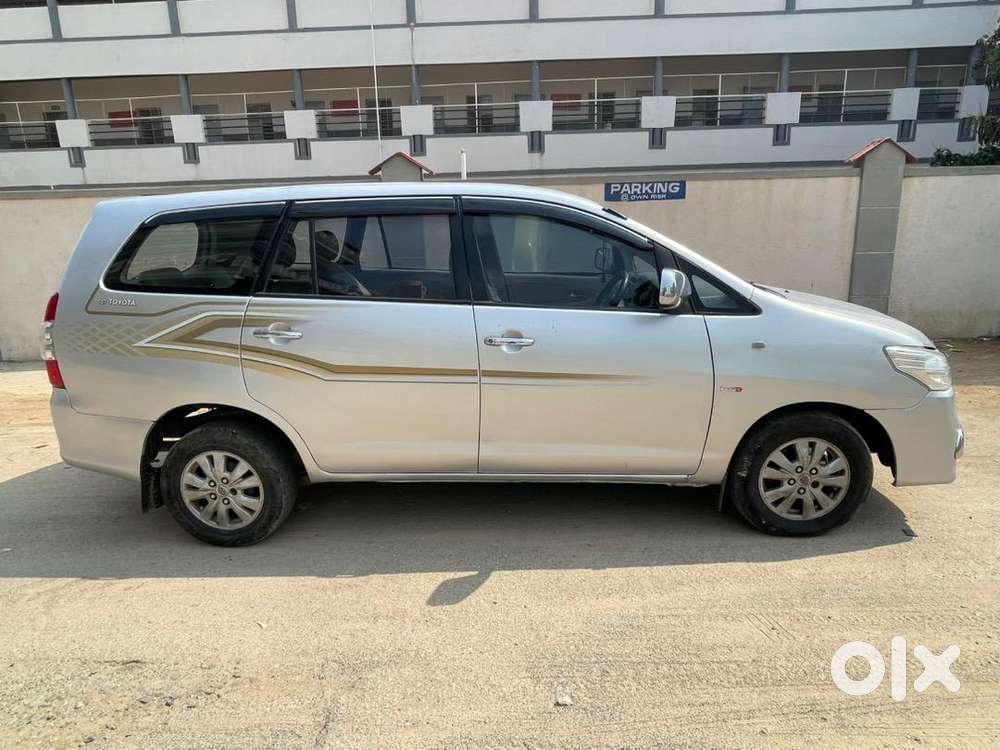Innova 2.5 V X 2011