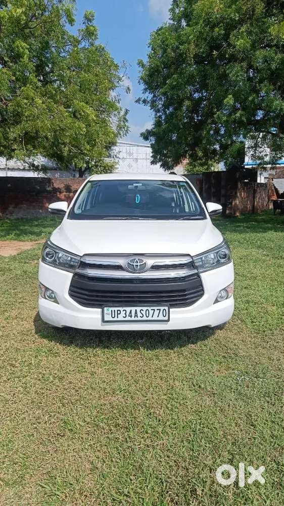 Innova Crysta 2.4 V Diesel White