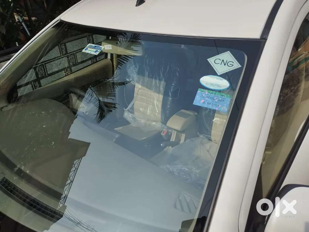 Nov 2025, Maruti Ertiga, White Colour, Petrol+cng,