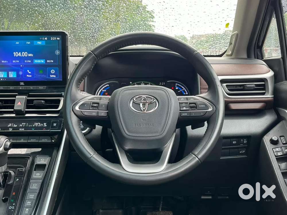 Toyota Innova Hycross 2.0 Zx (o) Hybrid 7 Str, 2025, Petrol