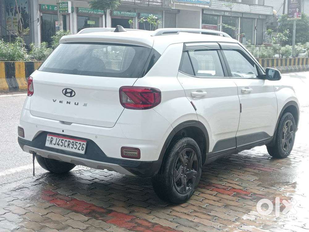 Hyundai Venue S 1.2 Petrol, 2022