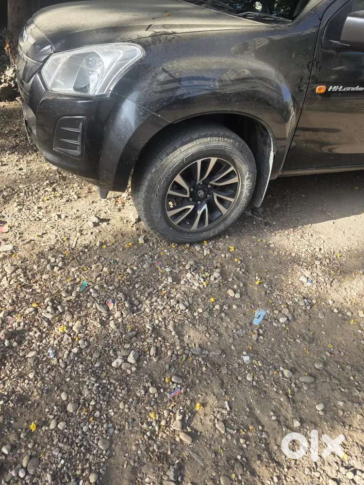 Selling Isuzu Hilander , Broad Tyres  Apple Car Play