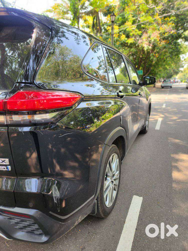 Toyota Innova Hycross 2.0 Zx (o) Hybrid 7 Str, 2023, Petrol