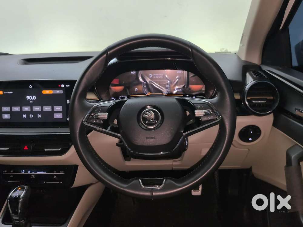 Skoda Slavia Style 1.0l Tsi At, 2022, Petrol