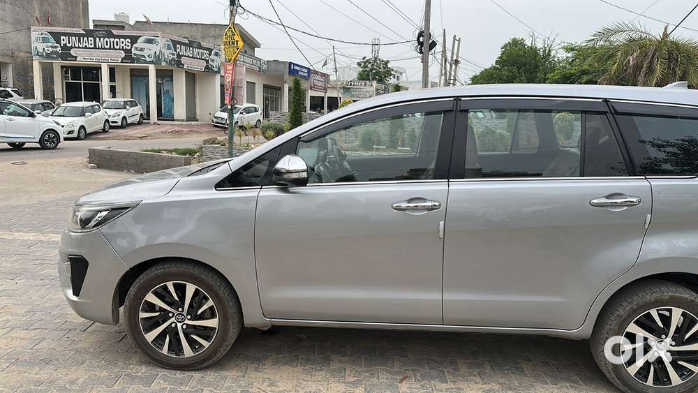 Toyota Innova Crysta 2017 Diesel Well Maintained