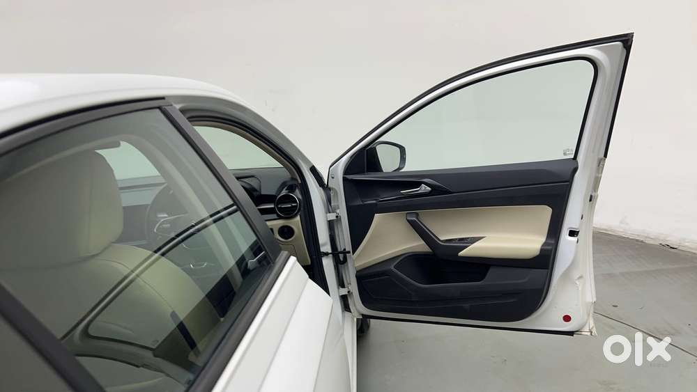 Skoda Slavia Ambition 1.0l Tsi At, 2022, Petrol