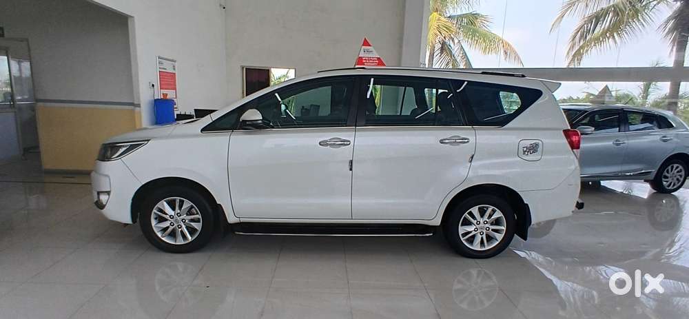 Toyota Innova Crysta 2.4 G Mt, 2023, Diesel
