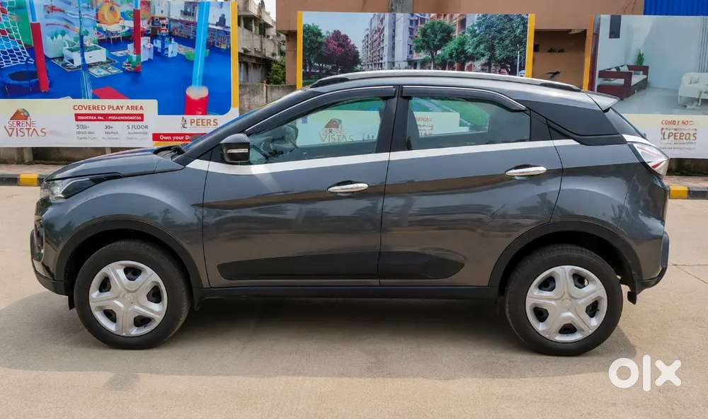Tata Nexon Sunroof  Dayton Grey  Excellent Condition  Petrol Manual