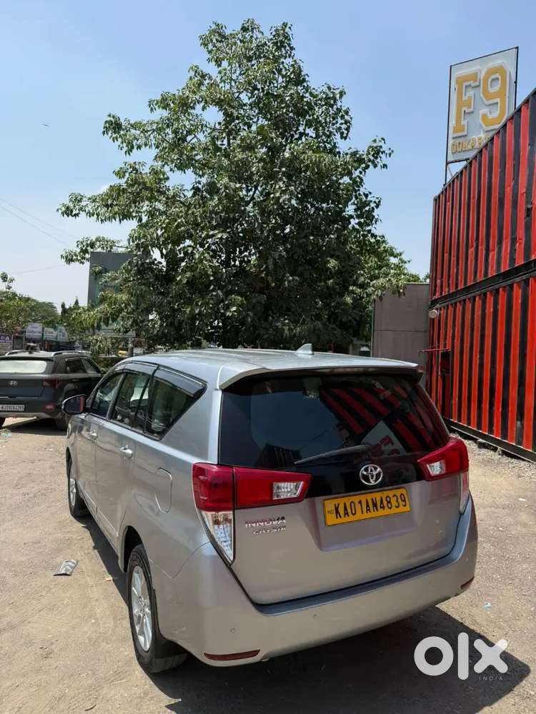 Innova Crysta 2023
