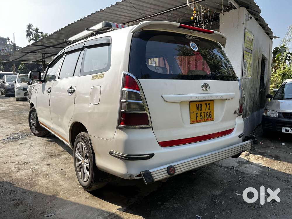 Toyota Innova 2.5 G (diesel) 8 Seater Bs Iv, 2015, Diesel