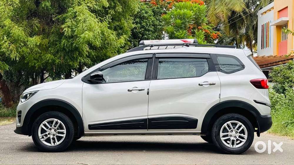 Renault Triber Rxt, 2023, Petrol