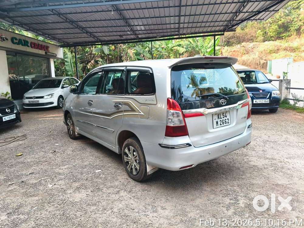 Toyota Innova 2009-2011 2.5 E 7 Str, 2011, Diesel