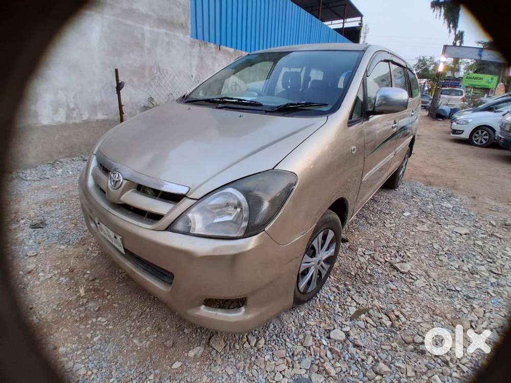 Toyota Innova 2.5 G (diesel) 8 Seater, 2005, Diesel