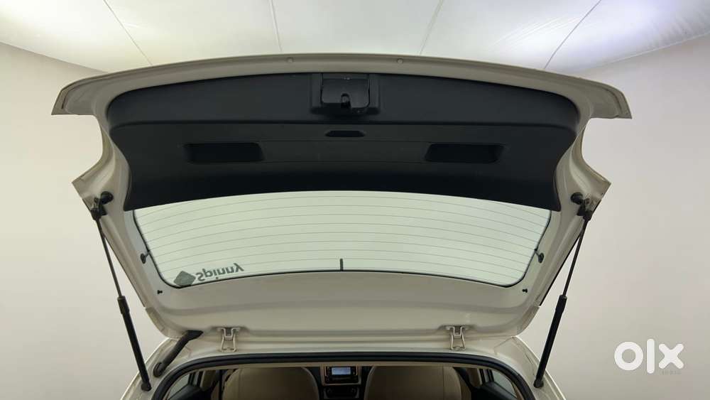 Volkswagen Polo Petrol Highline 1.2l, 2015, Petrol