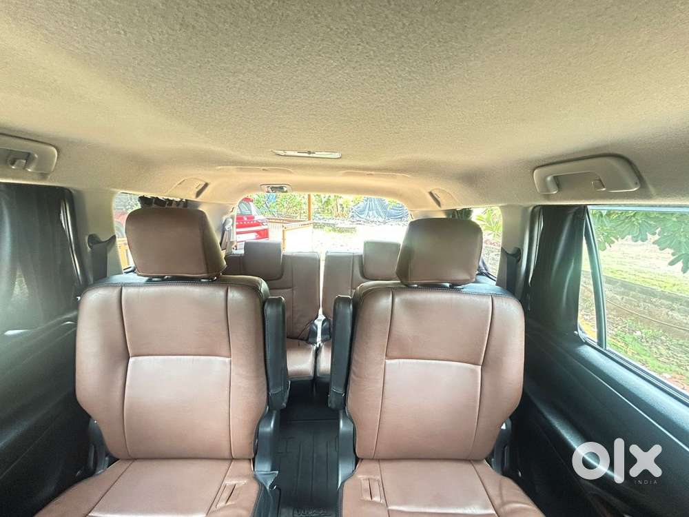 Toyota Innova Crysta 2025