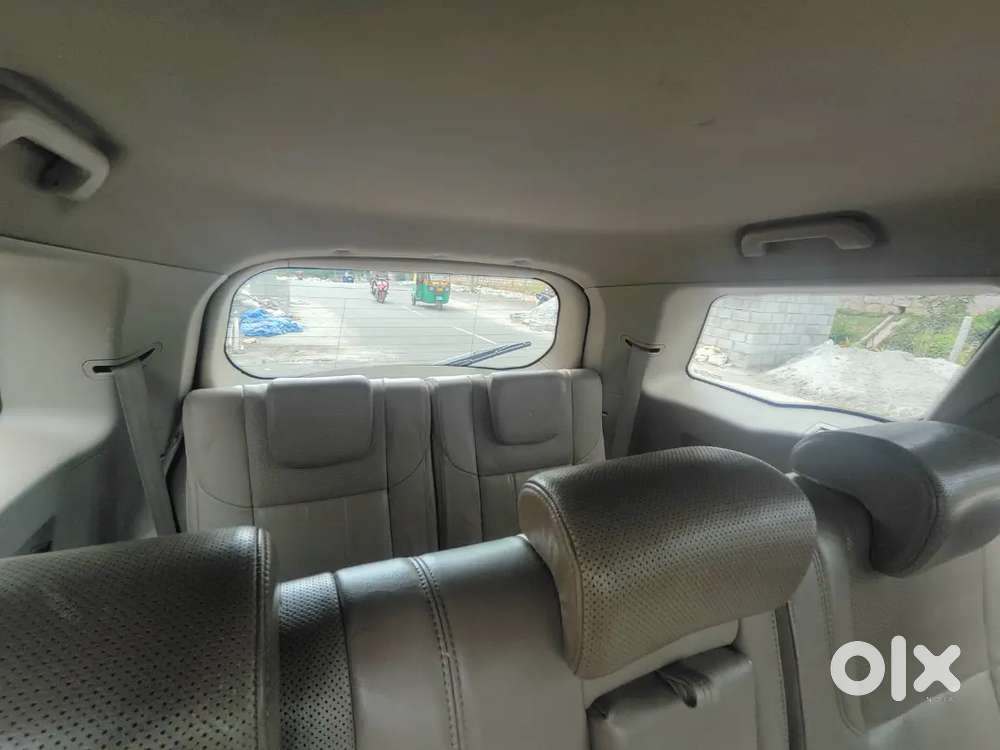 Mahindra XUV500 2.2 W10 2015